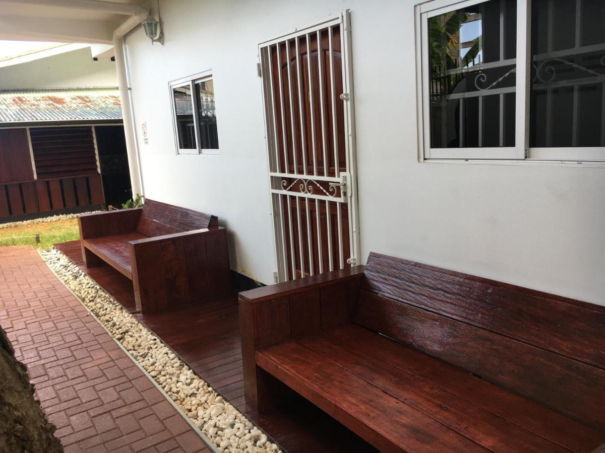 Asteria Studios Paramaribo Luaran gambar