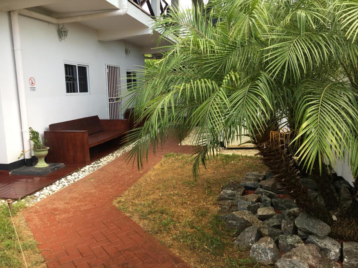 Asteria Studios Paramaribo Luaran gambar
