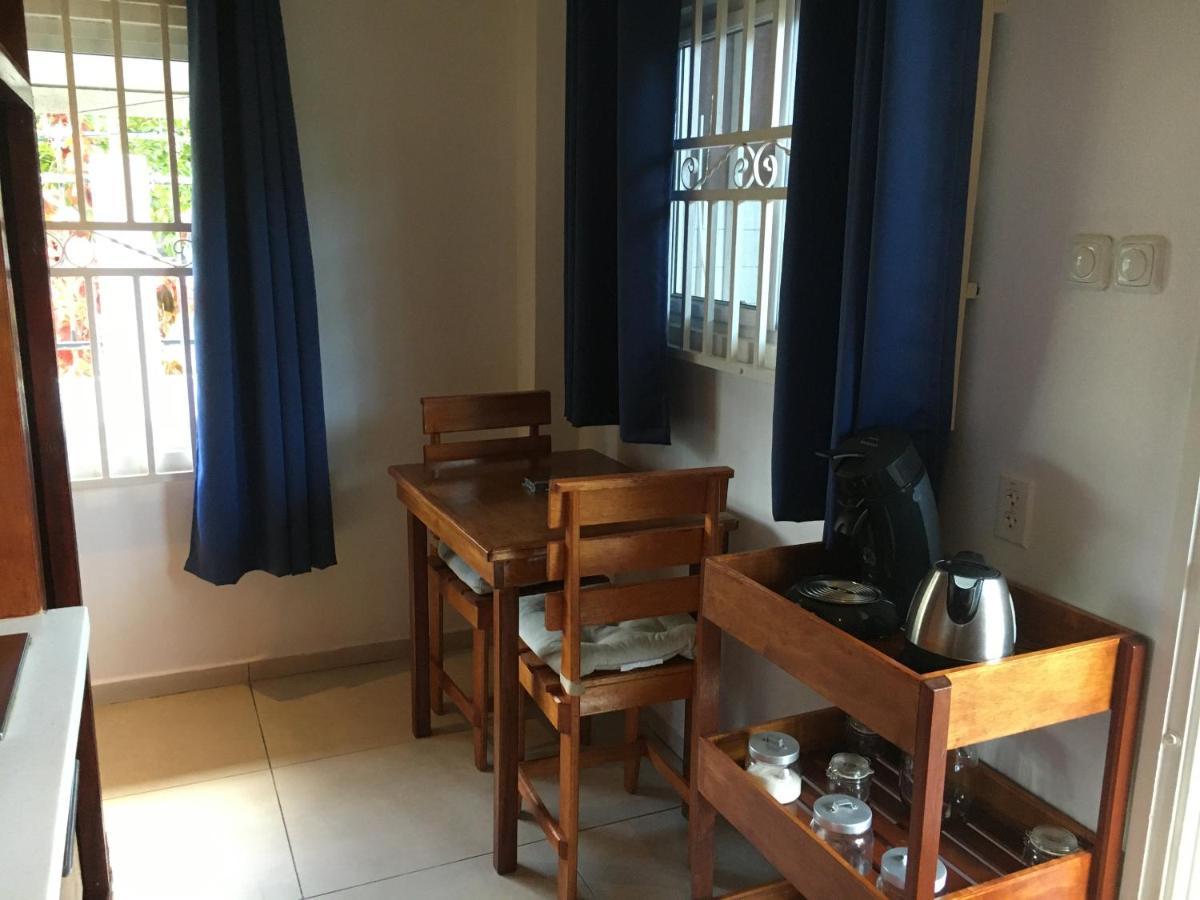 Asteria Studios Paramaribo Luaran gambar