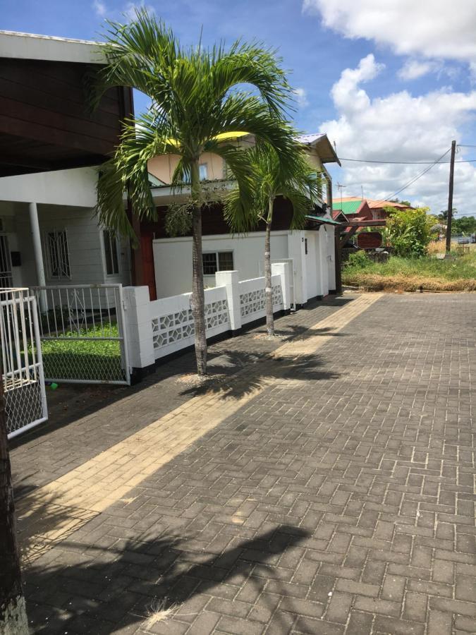 Asteria Studios Paramaribo Luaran gambar
