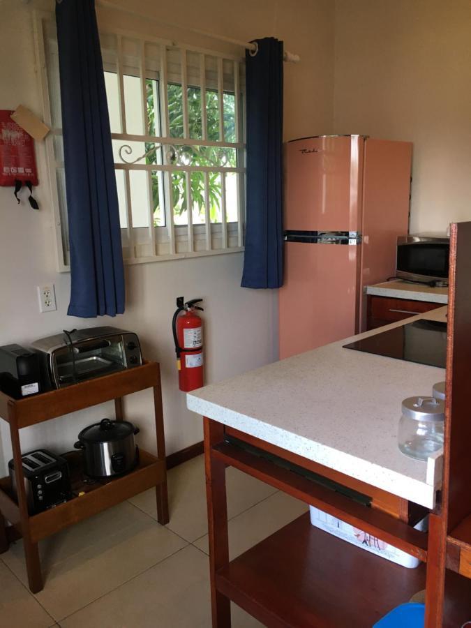 Asteria Studios Paramaribo Luaran gambar